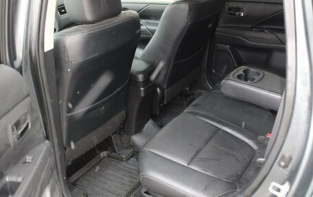 Mitsubishi Outlander III рестайлинг 3, 2014 год, 1 345 000 рублей, 12 фотография