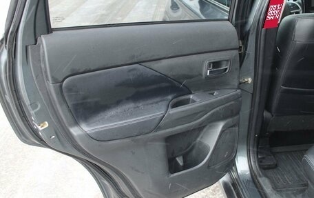 Mitsubishi Outlander III рестайлинг 3, 2014 год, 1 345 000 рублей, 13 фотография