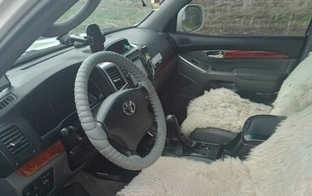 Toyota Land Cruiser Prado 120 рестайлинг, 2005 год, 2 150 000 рублей, 18 фотография