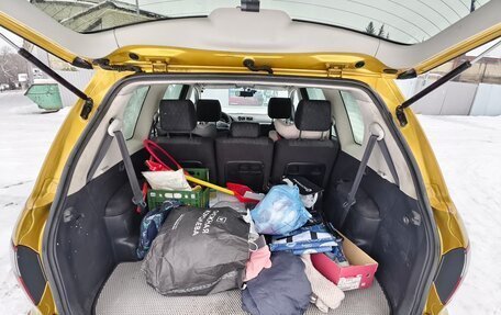 Toyota Avensis Verso I рестайлинг, 2004 год, 1 150 000 рублей, 14 фотография