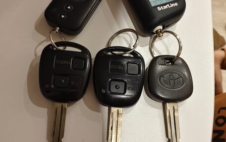 Toyota Avensis Verso I рестайлинг, 2004 год, 1 150 000 рублей, 19 фотография