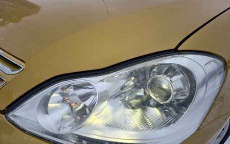 Toyota Avensis Verso I рестайлинг, 2004 год, 1 150 000 рублей, 17 фотография