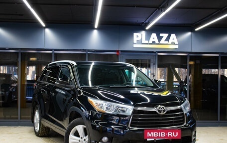 Toyota Highlander III, 2015 год, 2 579 000 рублей, 2 фотография