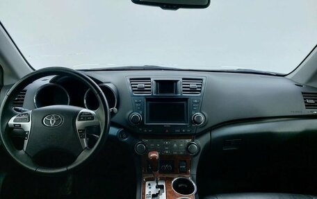 Toyota Highlander III, 2012 год, 1 989 000 рублей, 12 фотография