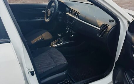 KIA Rio IV, 2018 год, 650 000 рублей, 3 фотография