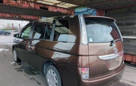 Toyota ISis I, 2014 год, 1 170 000 рублей, 4 фотография