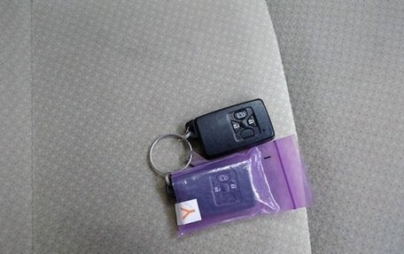 Toyota ISis I, 2014 год, 1 170 000 рублей, 24 фотография