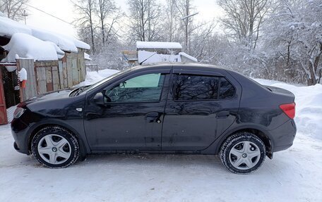 Renault Logan II, 2017 год, 950 000 рублей, 4 фотография