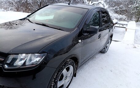 Renault Logan II, 2017 год, 950 000 рублей, 3 фотография