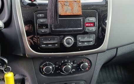 Renault Logan II, 2017 год, 950 000 рублей, 20 фотография