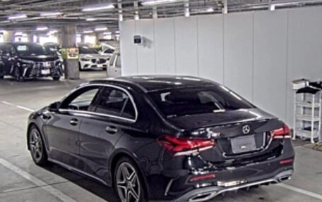 Mercedes-Benz A-Класс, 2021 год, 1 990 000 рублей, 2 фотография