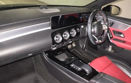 Mercedes-Benz A-Класс, 2021 год, 1 990 000 рублей, 5 фотография