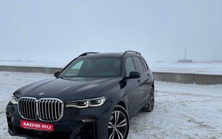 BMW X7, 2021 год, 7 350 000 рублей, 3 фотография