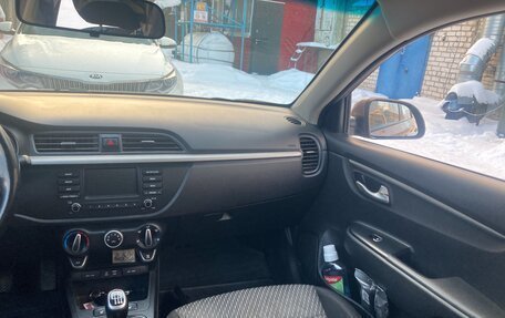 KIA Rio IV, 2018 год, 1 100 000 рублей, 9 фотография