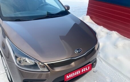 KIA Rio IV, 2018 год, 1 100 000 рублей, 6 фотография