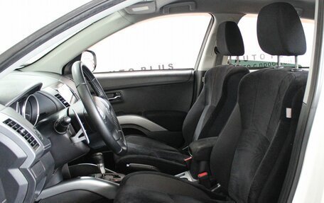 Mitsubishi Outlander III рестайлинг 3, 2010 год, 1 229 000 рублей, 8 фотография