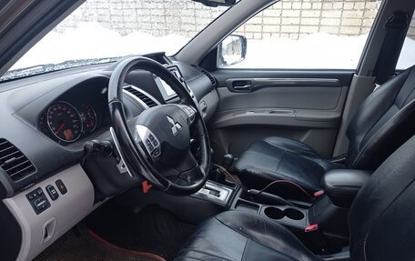 Mitsubishi Pajero Sport II рестайлинг, 2014 год, 1 800 000 рублей, 3 фотография