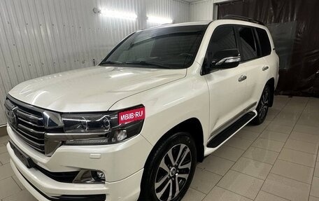 Toyota Land Cruiser 200, 2017 год, 9 000 000 рублей, 2 фотография