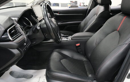 Toyota Camry, 2021 год, 3 599 000 рублей, 8 фотография