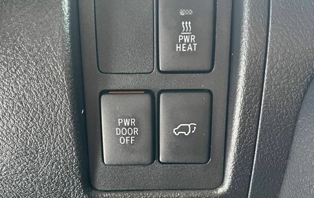 Toyota Land Cruiser 200, 2012 год, 3 699 000 рублей, 19 фотография