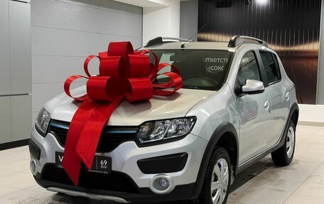 Renault Sandero II рестайлинг, 2015 год, 945 000 рублей, 1 фотография