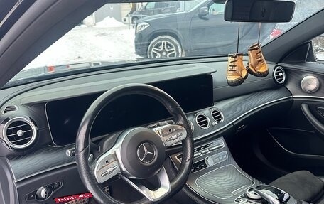 Mercedes-Benz E-Класс, 2019 год, 2 500 000 рублей, 3 фотография