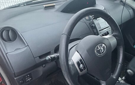 Toyota Yaris III рестайлинг, 2007 год, 500 000 рублей, 10 фотография