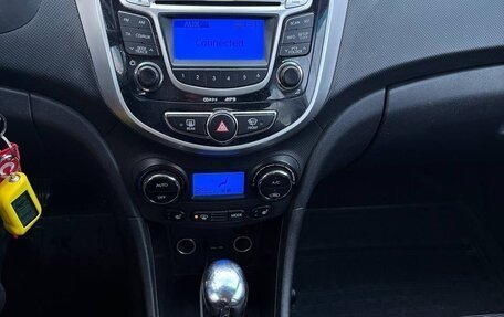 Hyundai Solaris II рестайлинг, 2012 год, 840 000 рублей, 12 фотография