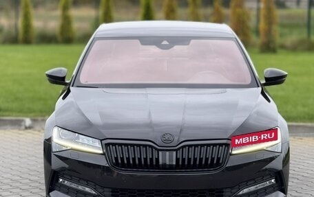 Skoda Superb III рестайлинг, 2024 год, 2 650 000 рублей, 2 фотография