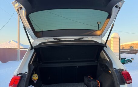 Volkswagen Tiguan II, 2018 год, 1 950 000 рублей, 12 фотография