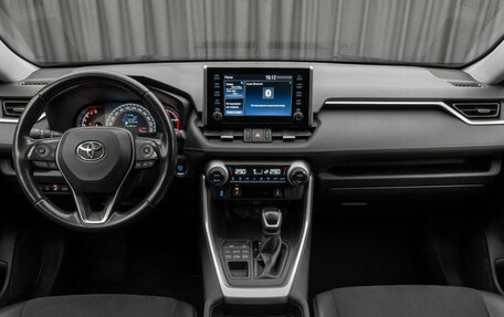 Toyota RAV4, 2021 год, 3 520 000 рублей, 10 фотография