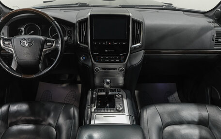 Toyota Land Cruiser 200, 2015 год, 5 319 000 рублей, 19 фотография