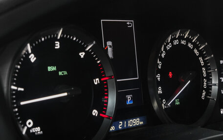 Toyota Land Cruiser 200, 2015 год, 5 319 000 рублей, 23 фотография