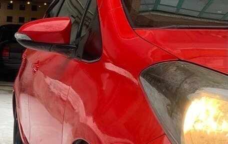 Toyota Vitz, 2015 год, 810 000 рублей, 4 фотография