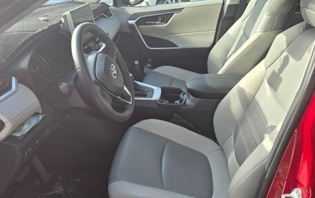 Toyota RAV4, 2021 год, 3 850 000 рублей, 2 фотография