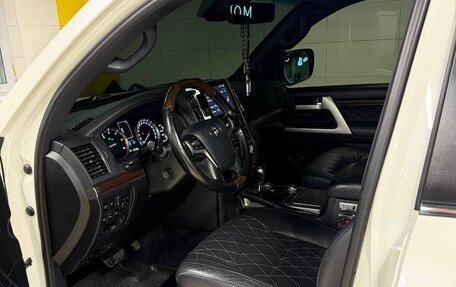 Toyota Land Cruiser 200, 2017 год, 5 950 000 рублей, 6 фотография