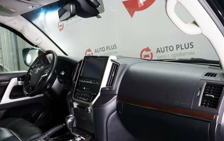 Toyota Land Cruiser 200, 2018 год, 6 899 000 рублей, 10 фотография