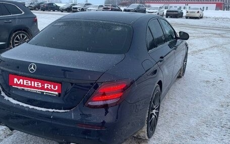 Mercedes-Benz E-Класс, 2019 год, 3 950 000 рублей, 5 фотография