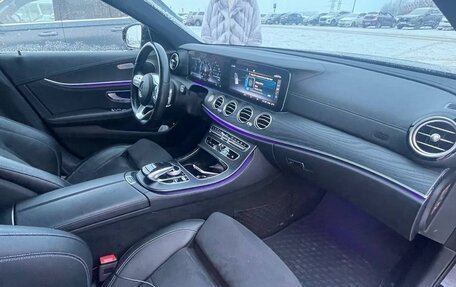 Mercedes-Benz E-Класс, 2019 год, 3 950 000 рублей, 8 фотография