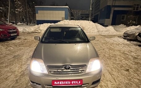 Toyota Corolla, 2004 год, 450 000 рублей, 3 фотография