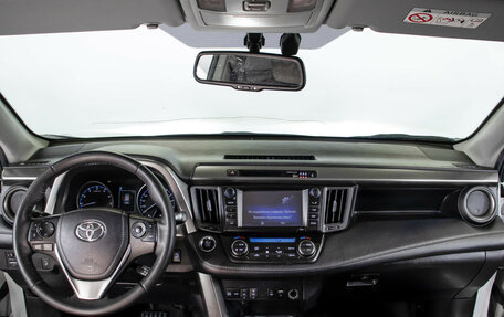 Toyota RAV4, 2018 год, 1 995 000 рублей, 13 фотография