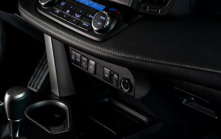 Toyota RAV4, 2018 год, 1 995 000 рублей, 16 фотография