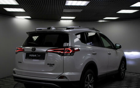 Toyota RAV4, 2018 год, 1 995 000 рублей, 19 фотография