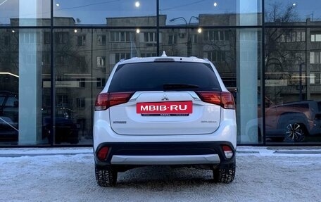 Mitsubishi Outlander III рестайлинг 3, 2017 год, 2 400 000 рублей, 6 фотография