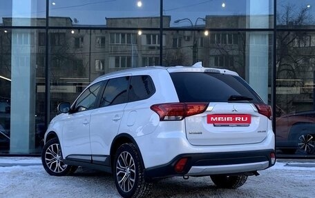 Mitsubishi Outlander III рестайлинг 3, 2017 год, 2 400 000 рублей, 7 фотография