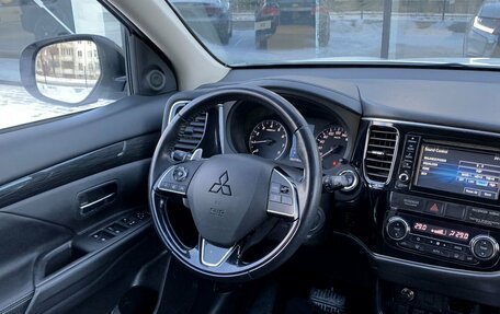 Mitsubishi Outlander III рестайлинг 3, 2017 год, 2 400 000 рублей, 12 фотография