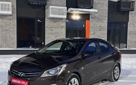 Hyundai Solaris II рестайлинг, 2015 год, 900 000 рублей, 1 фотография