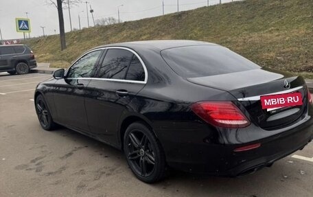 Mercedes-Benz E-Класс, 2019 год, 3 650 000 рублей, 4 фотография