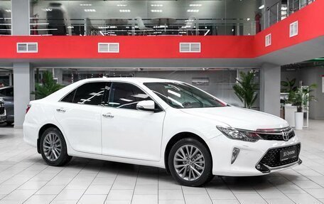 Toyota Camry, 2017 год, 1 890 000 рублей, 3 фотография