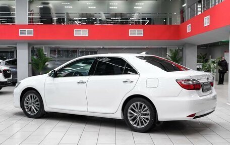 Toyota Camry, 2017 год, 1 890 000 рублей, 2 фотография